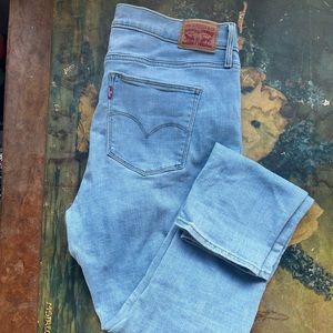 Levi Strauss Slimming Skinny Jean size 33